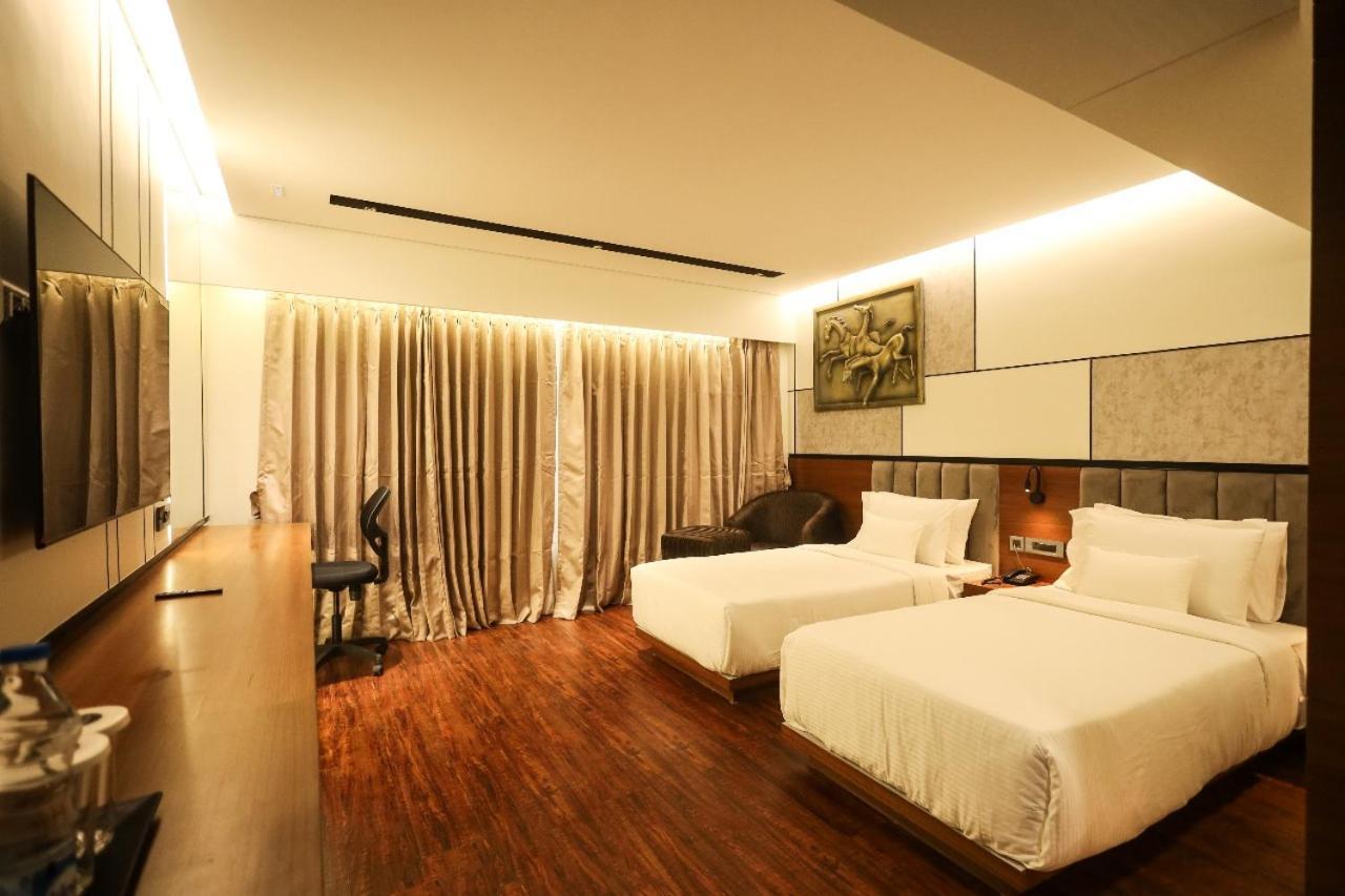 Hotel Noah Spire Agartala Zewnętrze zdjęcie