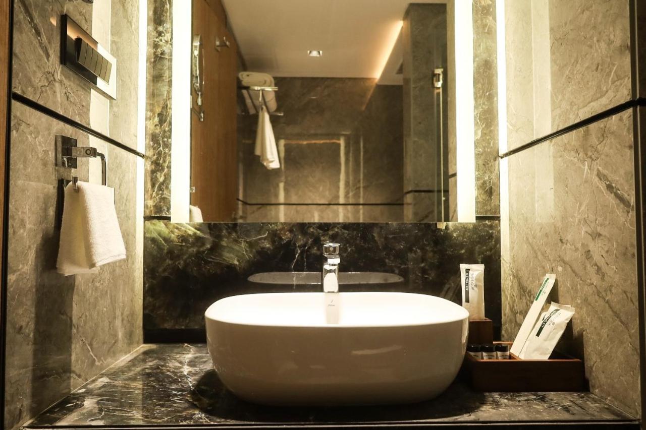 Hotel Noah Spire Agartala Zewnętrze zdjęcie