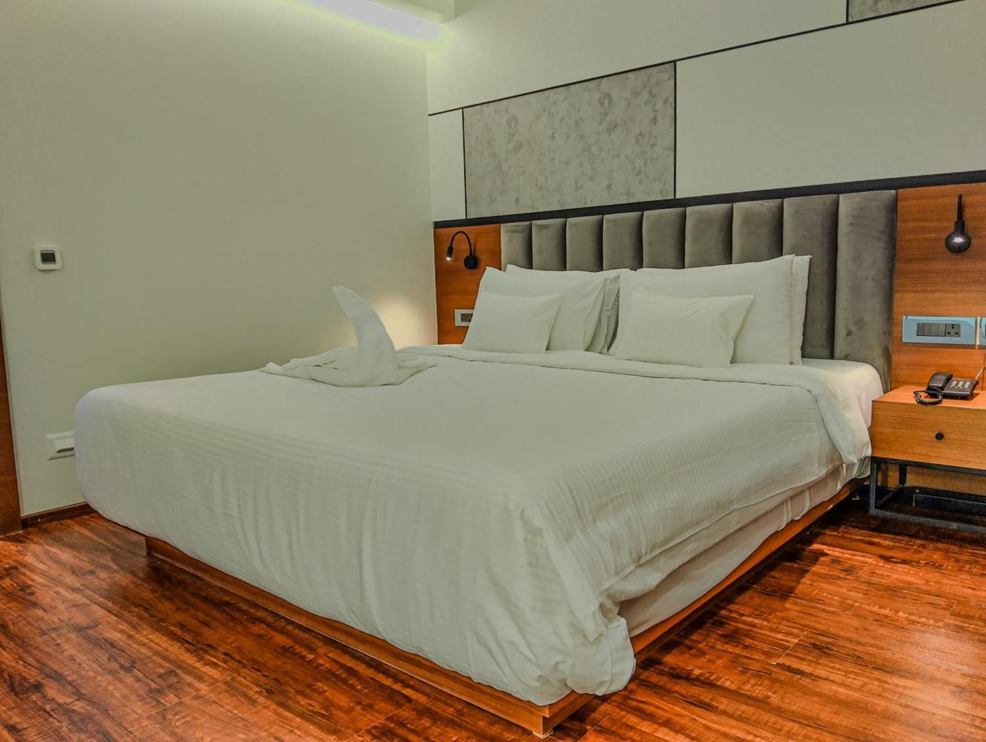 Hotel Noah Spire Agartala Zewnętrze zdjęcie